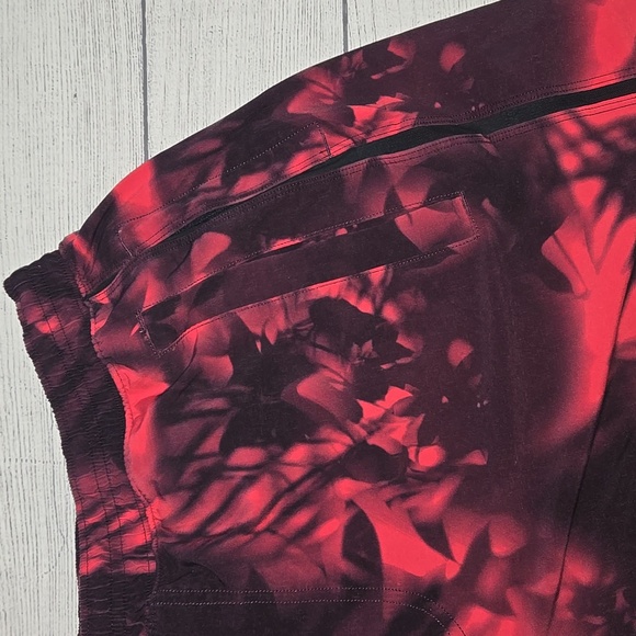 Lululemon Men's Pace Breaker Shorts Black/Pink Size XL - Picture 4 of 10